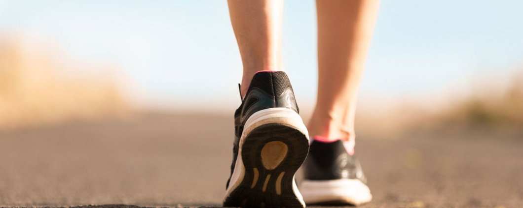 Mersul pe jos, benefic împotriva cancerului de prostată şi a răcelii