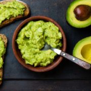 Unt de Avocado cu Usturoi - Vegan, Ușor, Bogat în Fibre și Antioxidanți
